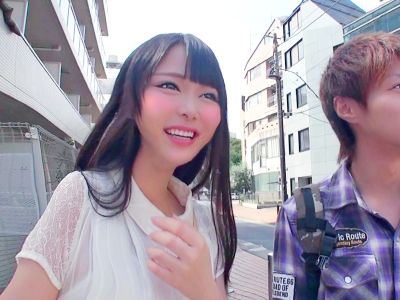 【素人ナンパ】新宿の女はガードが緩い！ＡＶ鑑賞して膣濡れ！見つめあう騎乗位を盗撮